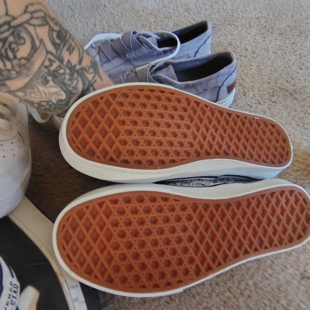 Vans - Picture 2 of 2